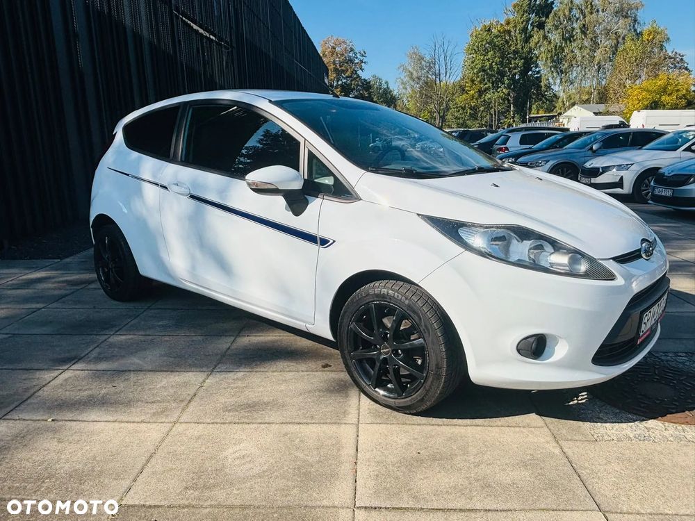Ford Fiesta 2011 photo 2