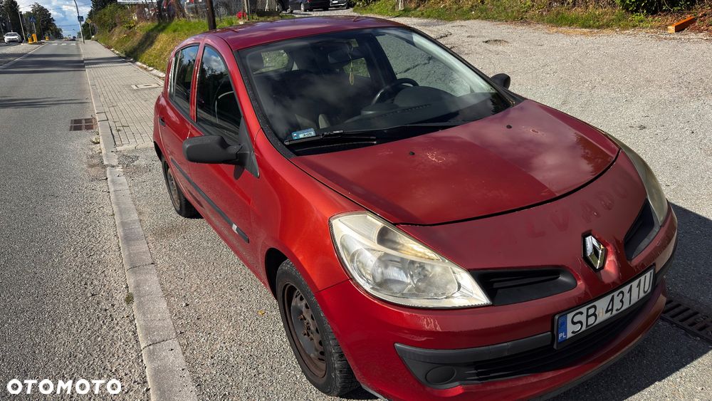 Renault Clio 2004 photo 2