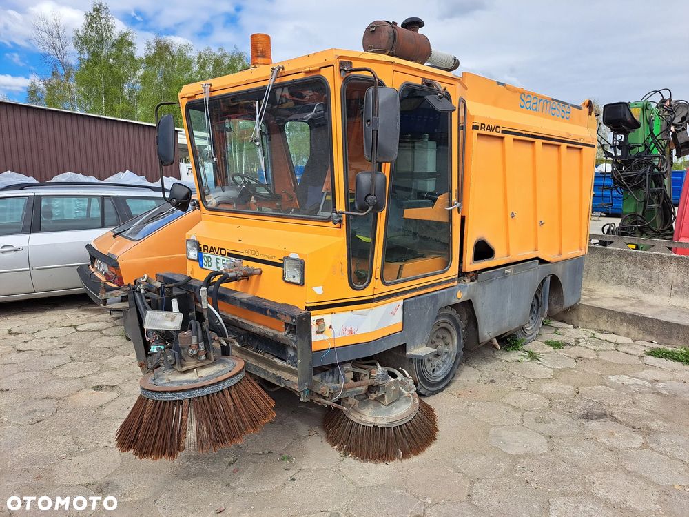 POJAZD SPRZĄTAJĄCY ZAMIATARKA - 3