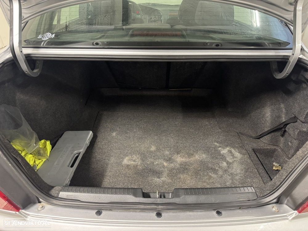 Honda Accord 1.6 LS - 26