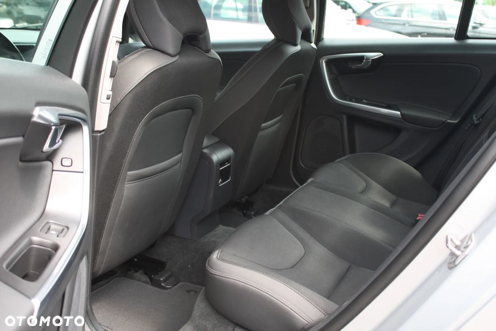 Volvo S60 D3 Geartronic Momentum - 31