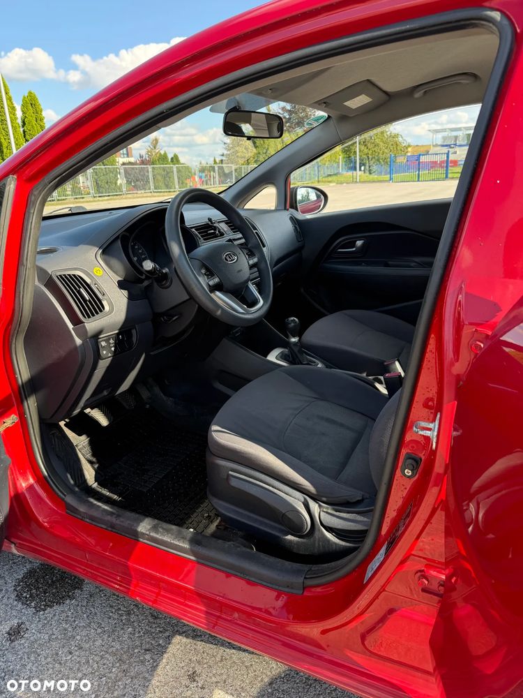 Kia Rio - 11
