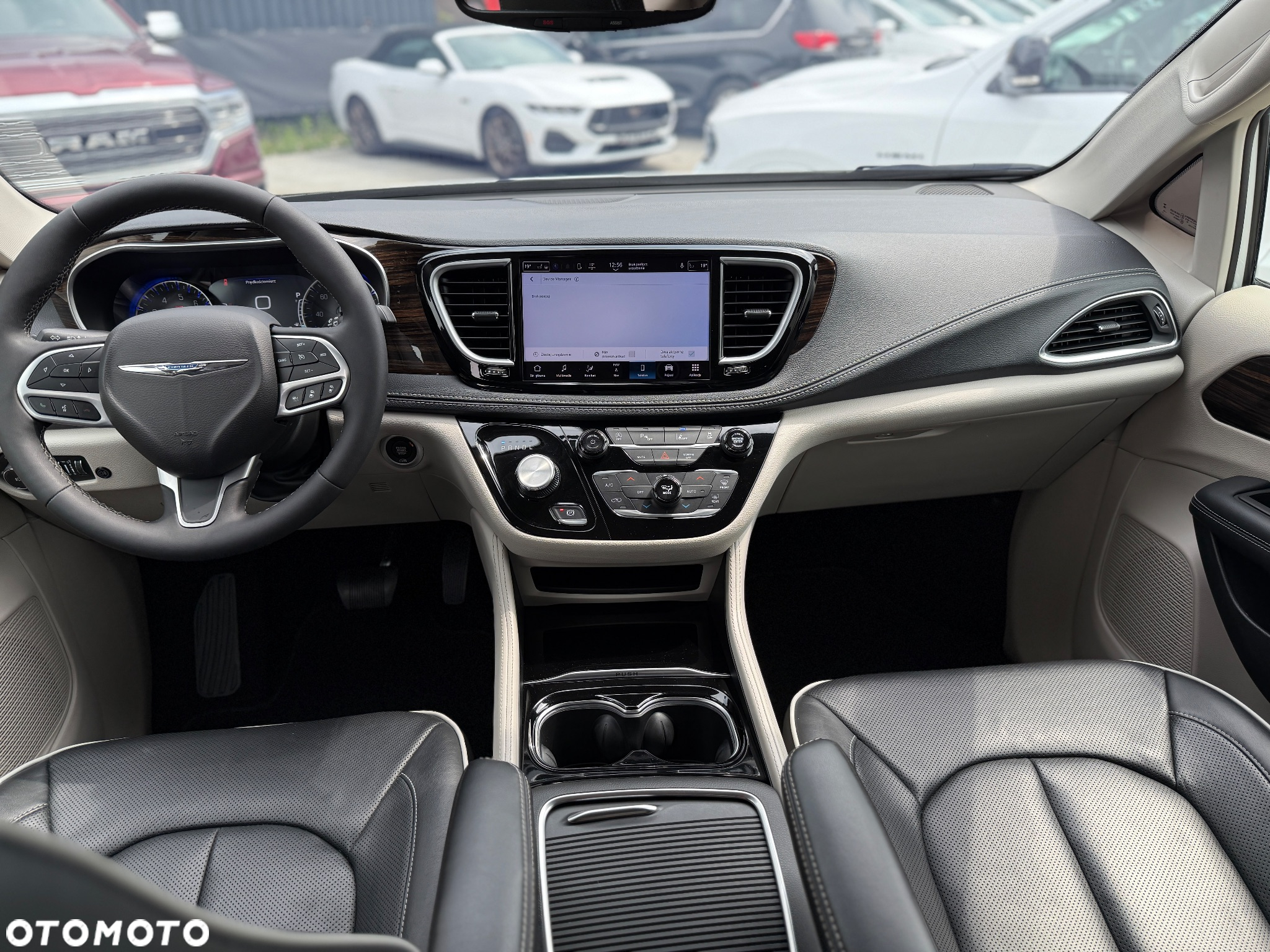 Chrysler Pacifica - 33