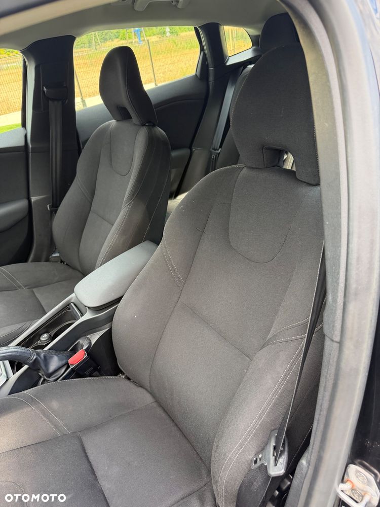 Volvo V40 D2 - 9