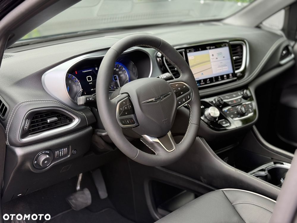 Chrysler Pacifica - 12