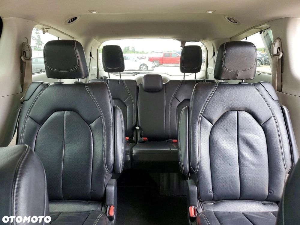 Chrysler Pacifica - 10