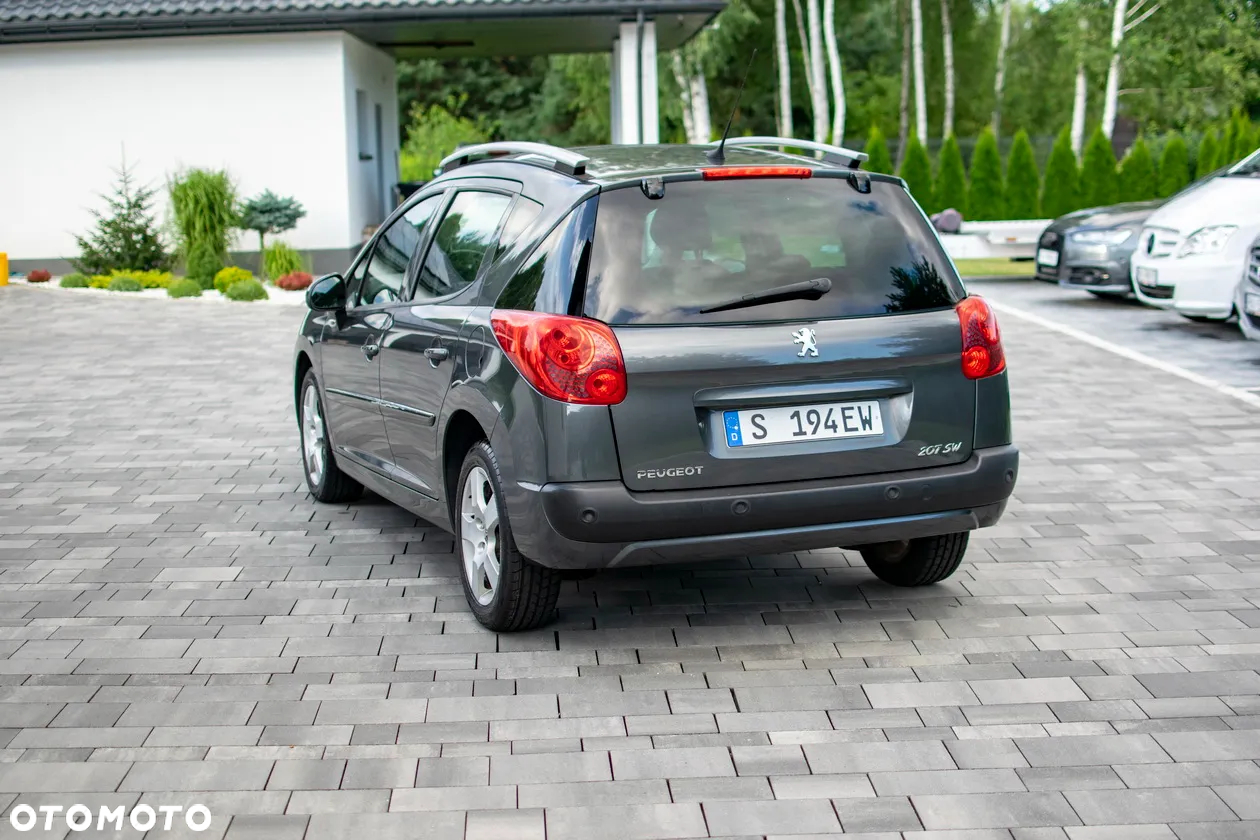 Peugeot 207 - 18