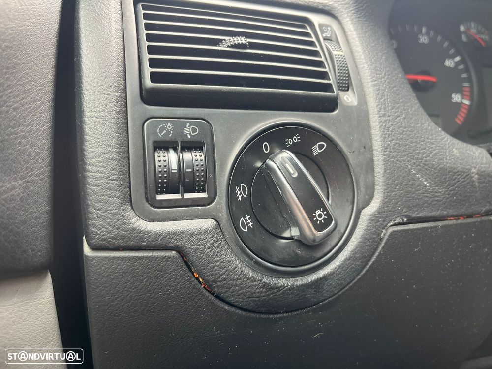 VW Golf 1.9 TDi Movie - 11