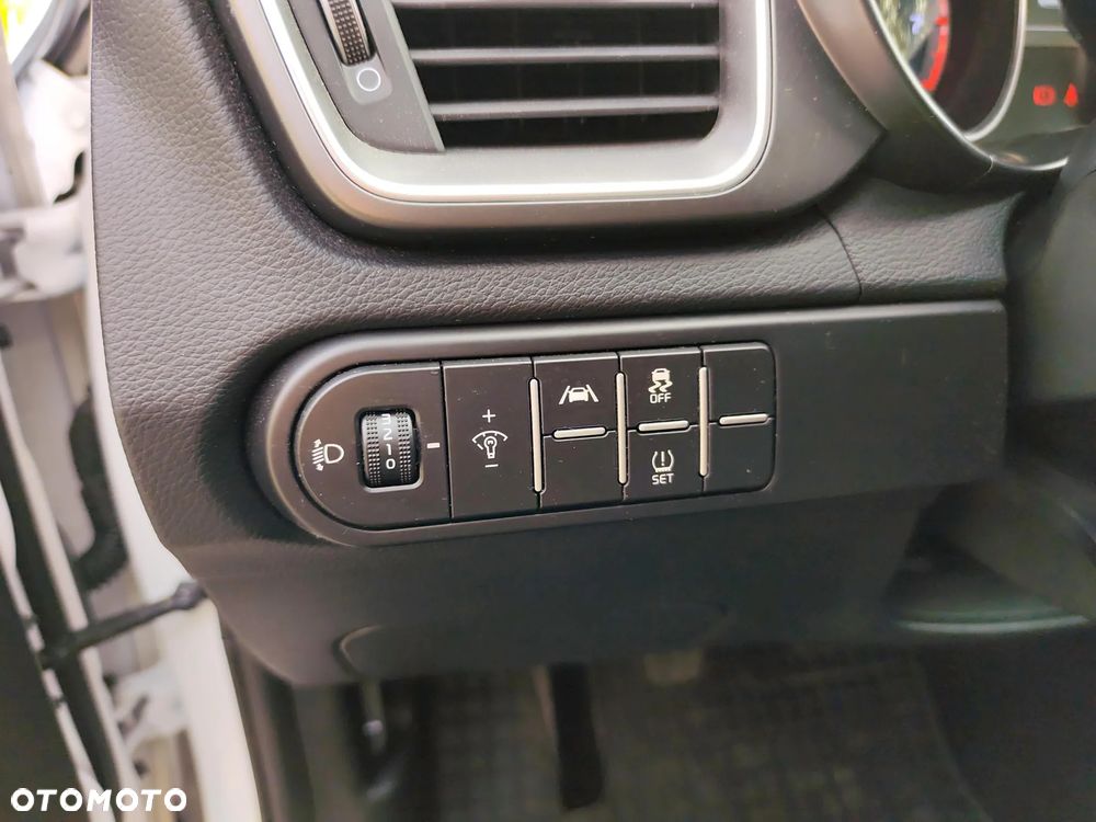 Kia XCeed 1.5 T-GDI M - 20