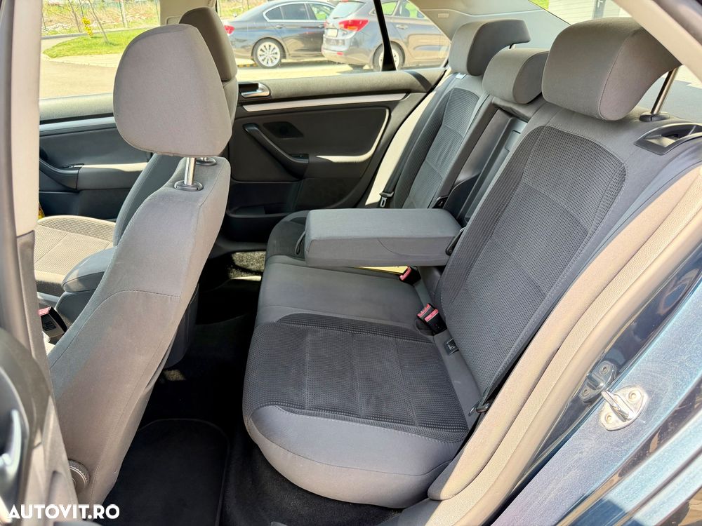 Volkswagen Jetta 1.9 TDI Comfortline - 9