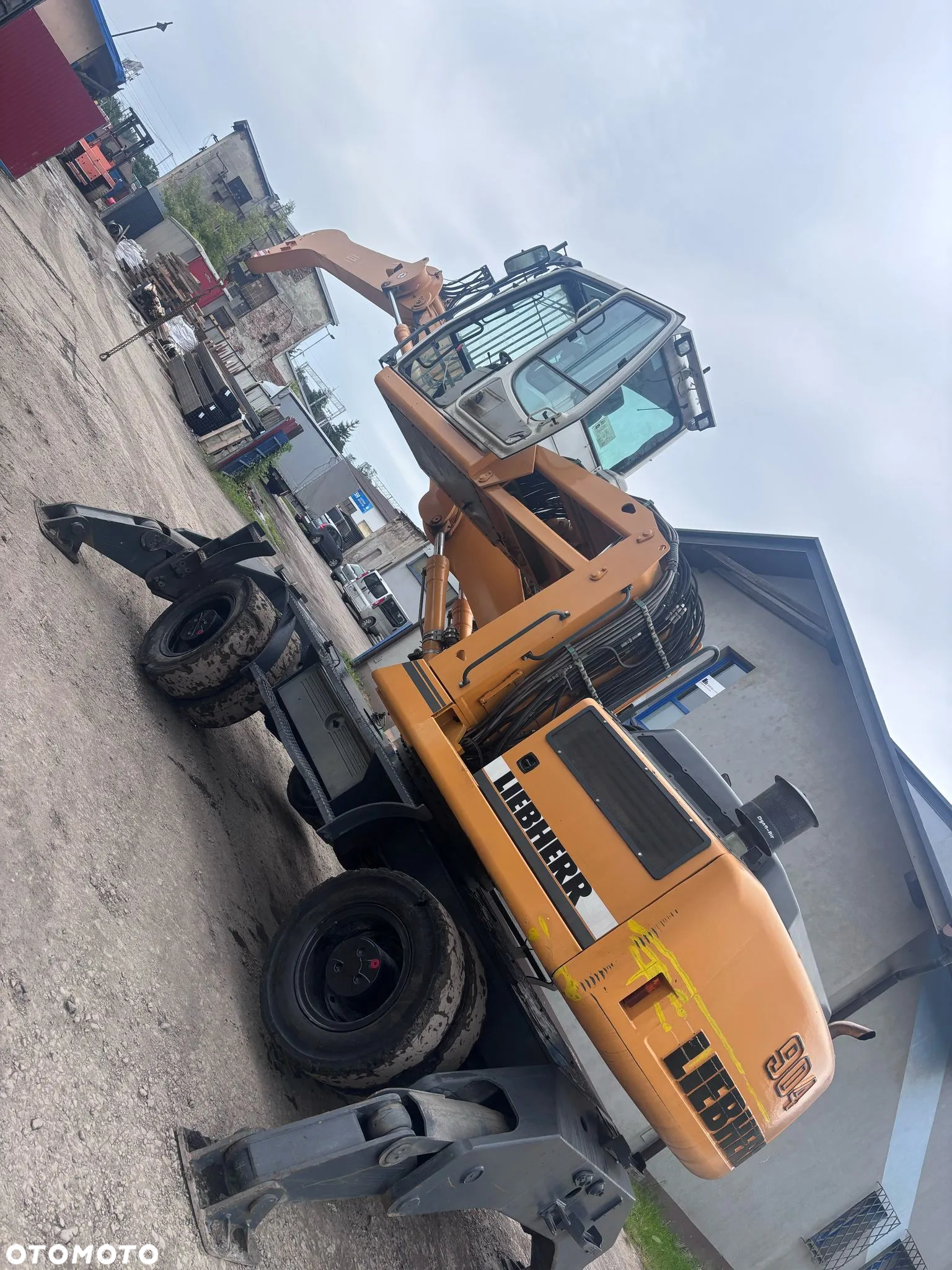 Liebherr A904C - 11