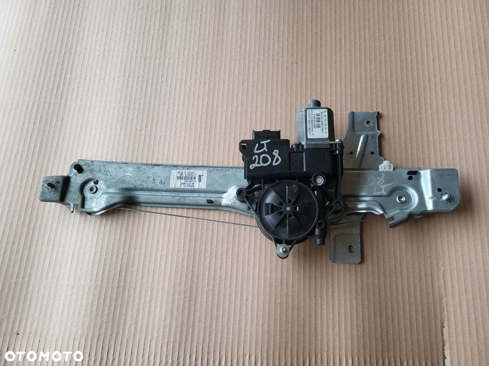 Podnośnik szyby lewy tył Peugeot 208 - 1