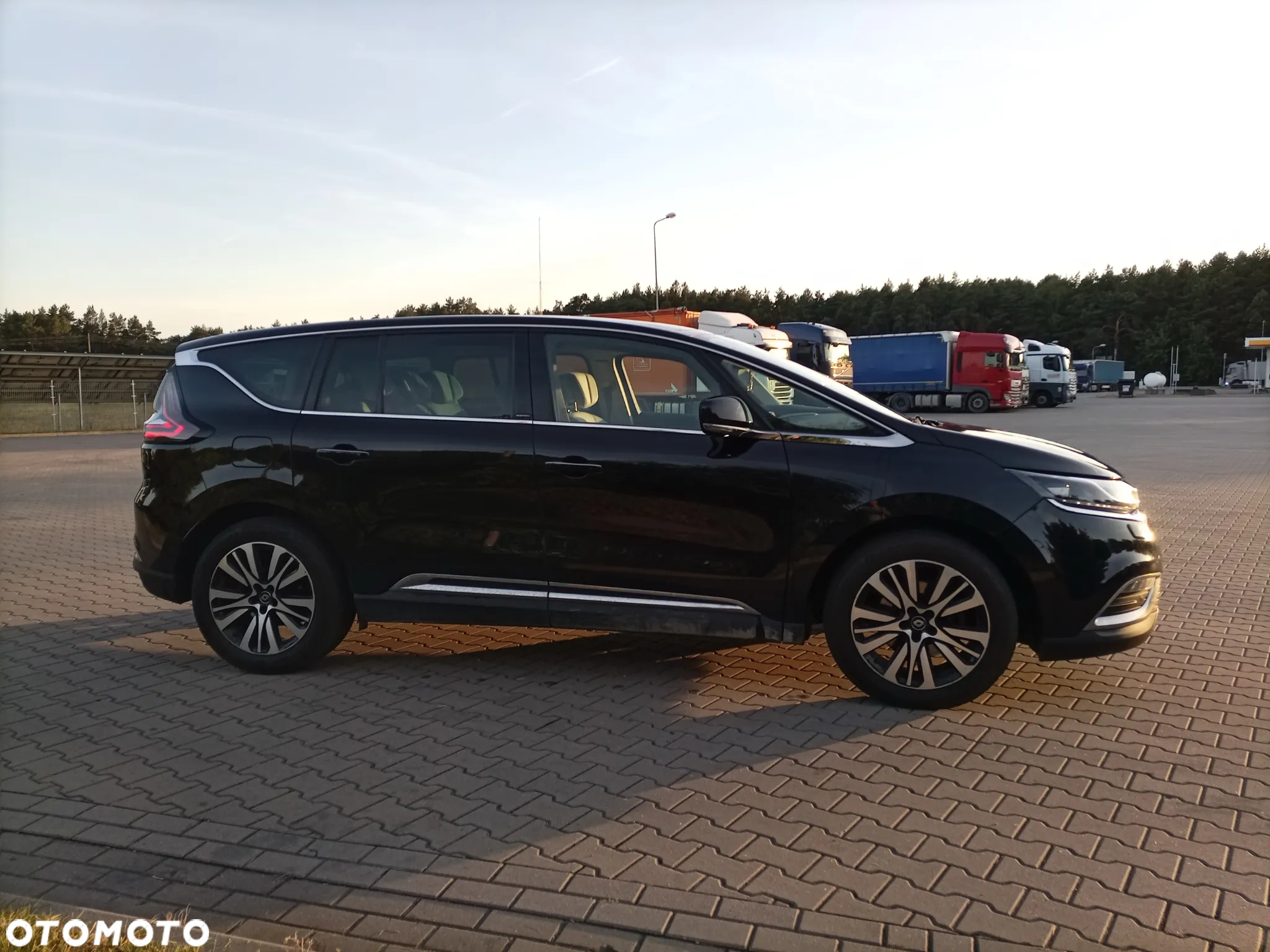 Renault Espace 1.6 dCi Energy Initiale Paris EDC - 5
