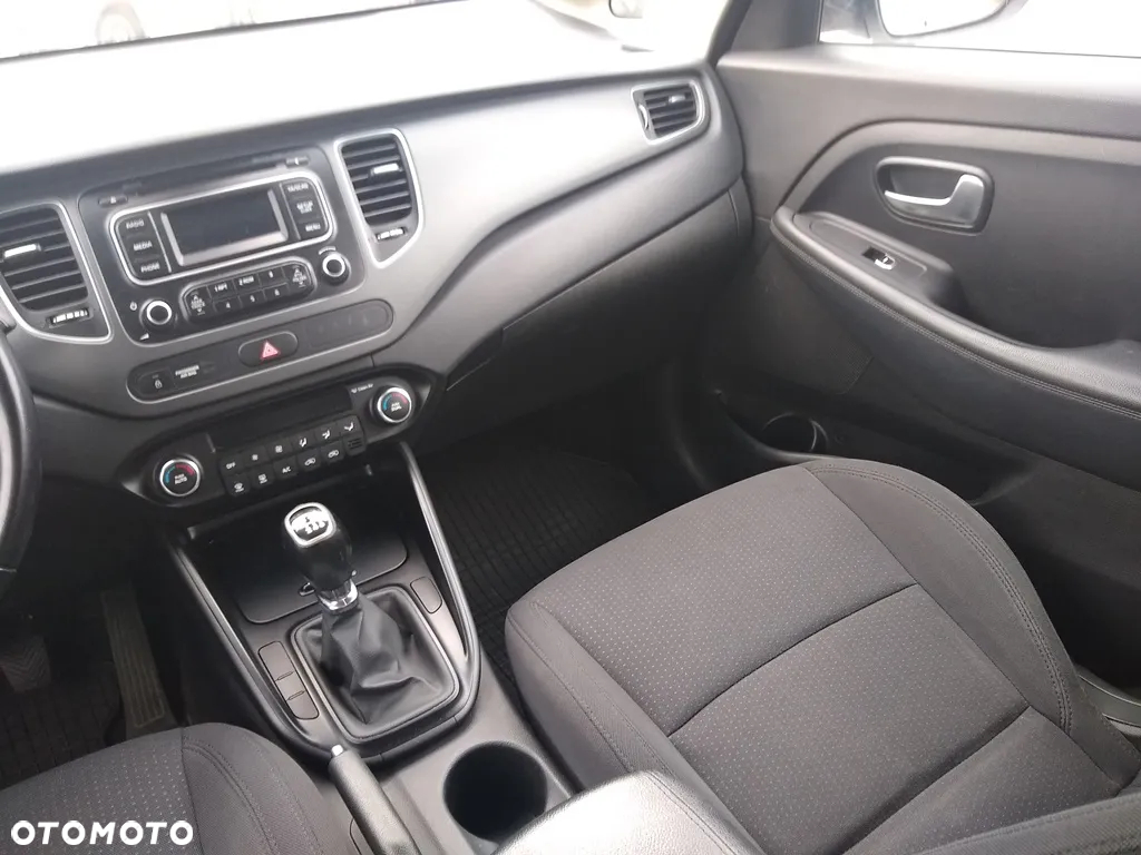 Kia Carens - 12