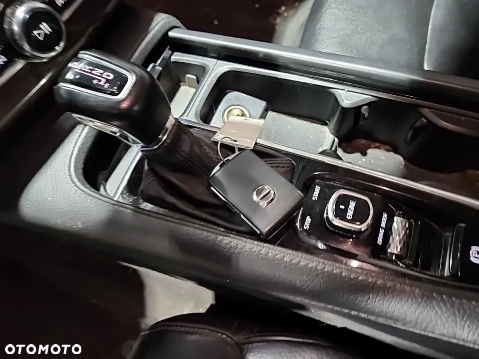 Volvo XC 90 T6 AWD Geartronic Momentum - 23