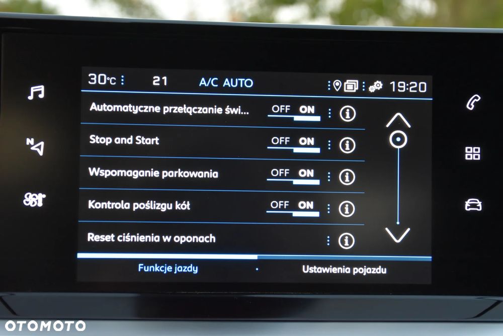 Peugeot 208 - 32