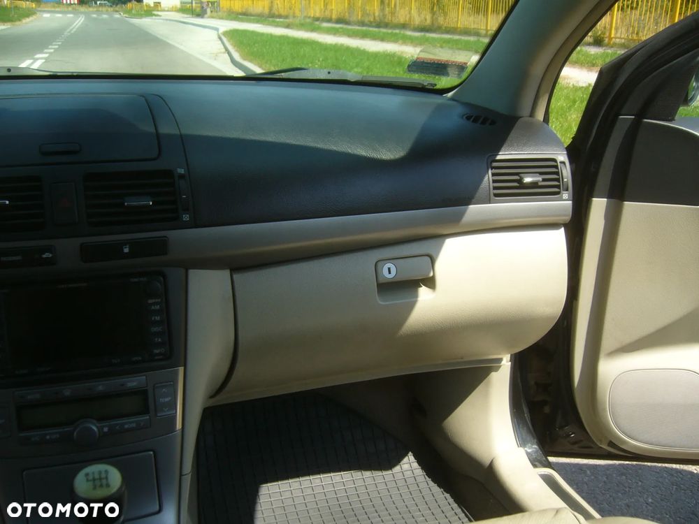 Toyota Avensis 2.2 D-4D Prestige - 23