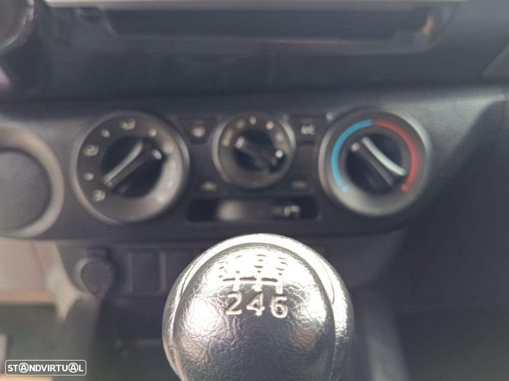 Toyota Hilux 2.4 D-4D 2WD CD CM - 18