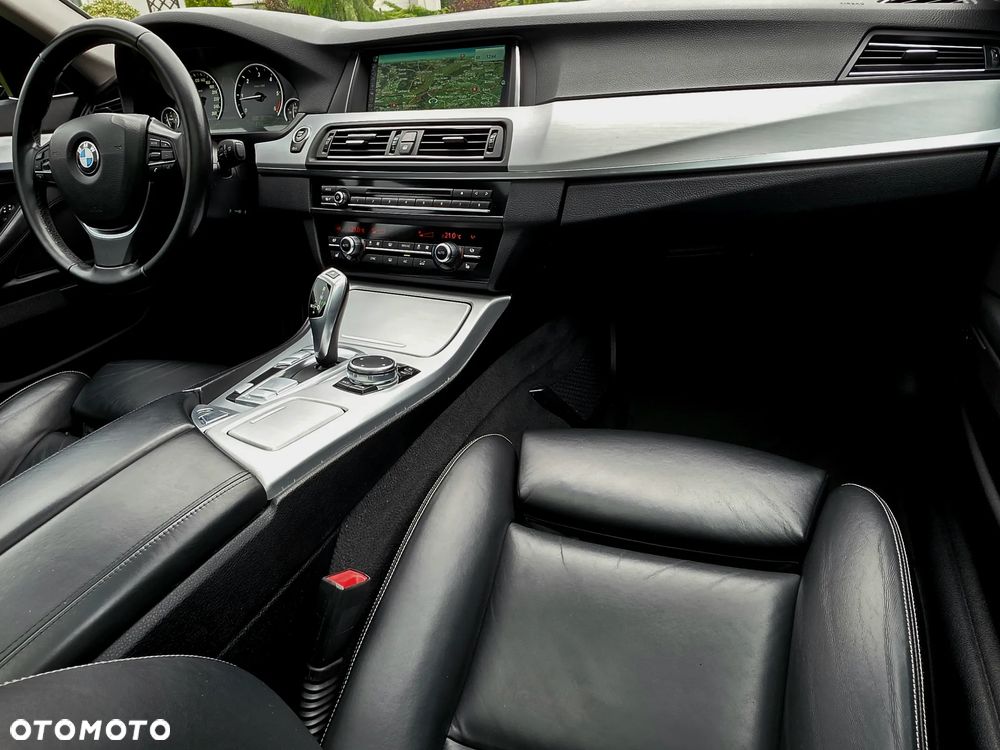 BMW Seria 5 525d Sport-Aut Luxury Line - 6