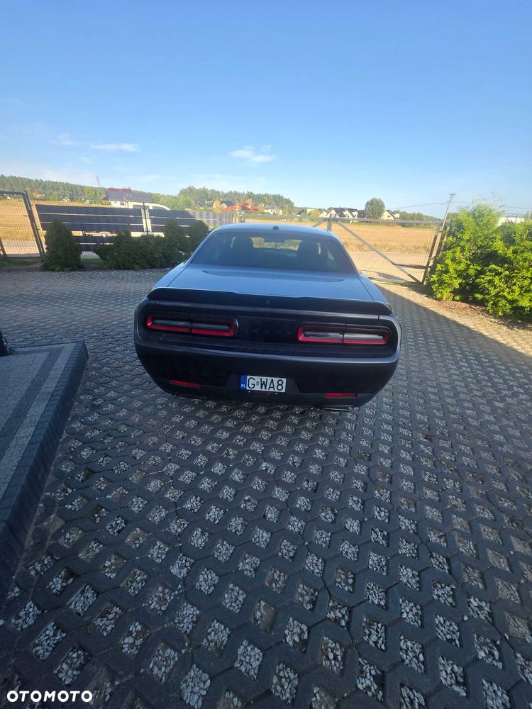 Dodge Challenger - 1