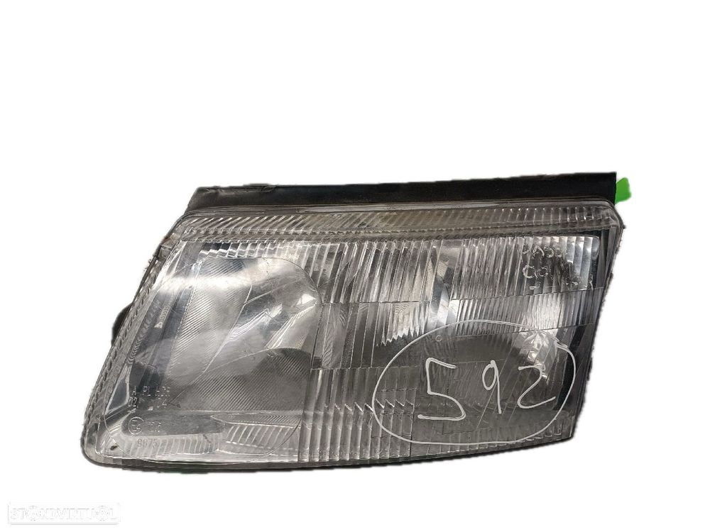Farol Esq Volkswagen Passat (3B2) - 1