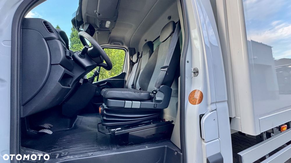 Renault Renault Master kontener Rampa Izoterma najazd WINDA 3 miejsca izolowany budka na rama 6EP 8EP - 8