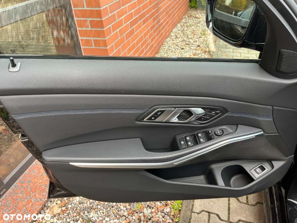 BMW Seria 3 320i Touring M Sport - 29