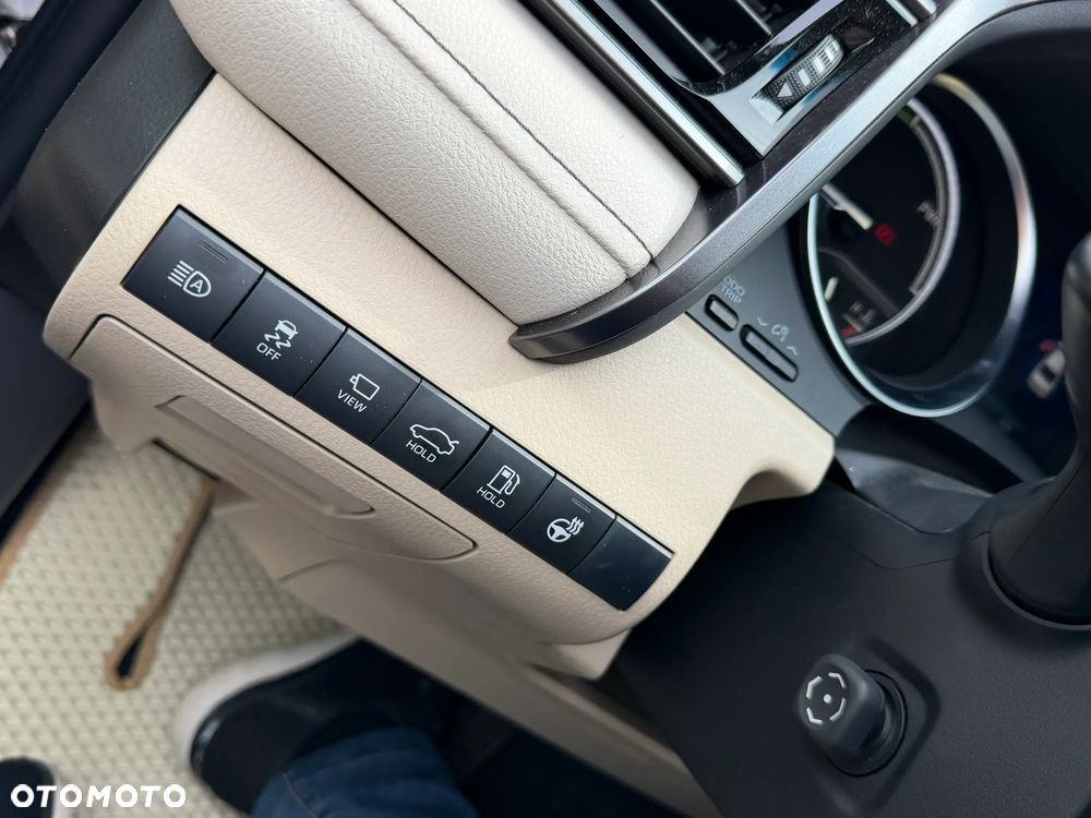 Toyota Camry 2.5 Hybrid Executive CVT - 17