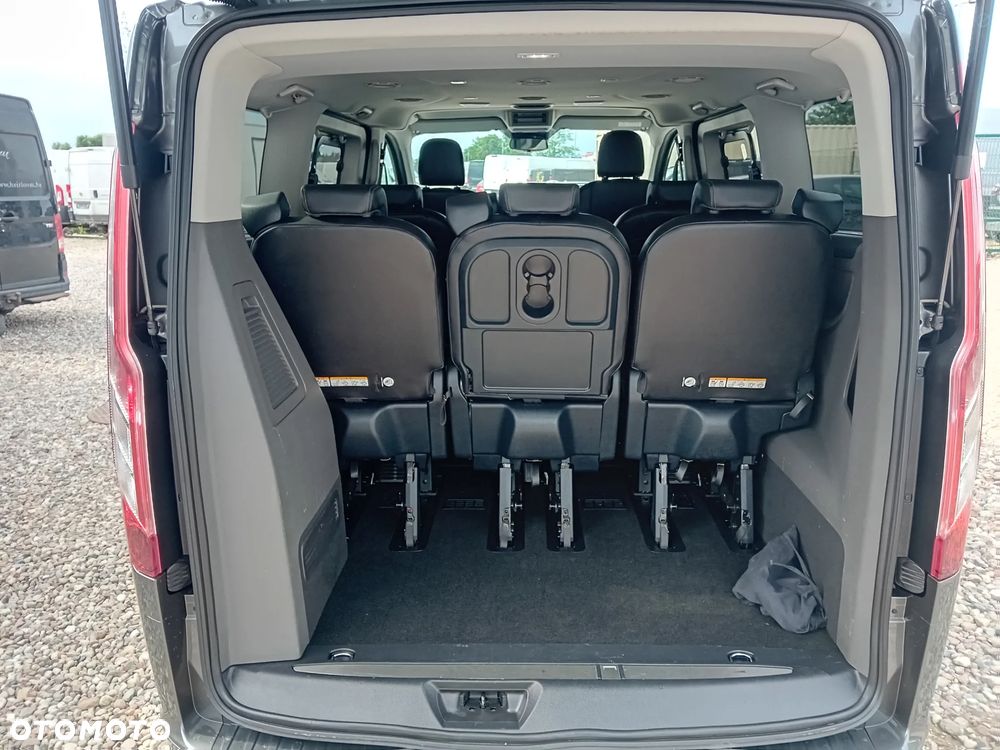 Ford Tourneo Custom - 11