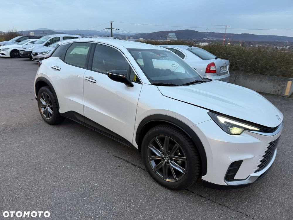 Lexus LBX AWD E-Four Relax - 6