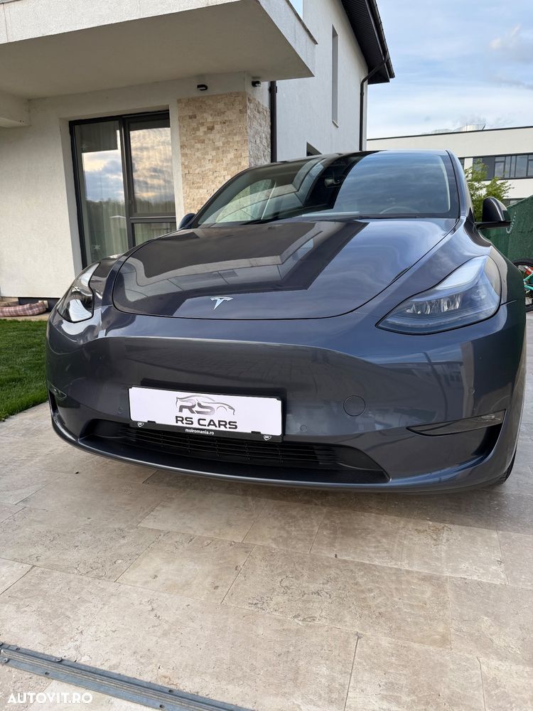 Tesla Model Y - 12