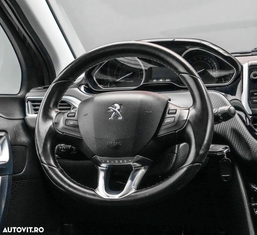 Peugeot 2008 1.2 PureTech Turbo Allure - 18