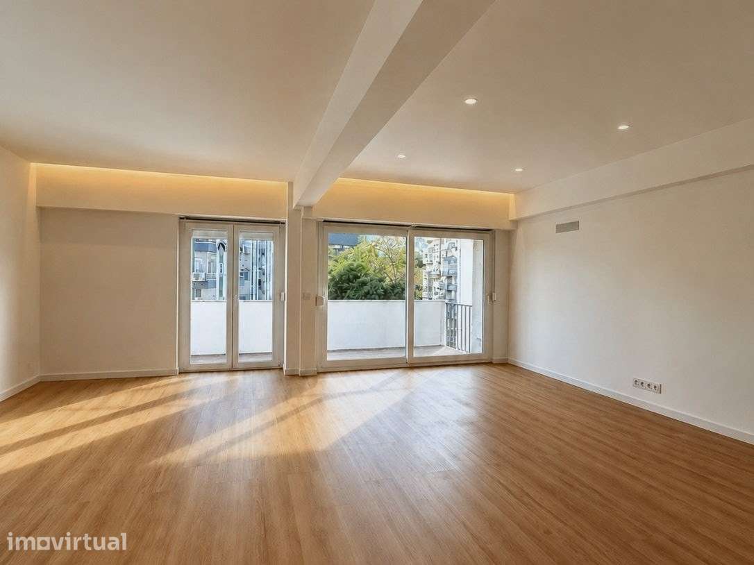 T3 Remodelado em Carnaxide | Sala de 40 m² e Duas Varandas - Grande imagem: 2/23