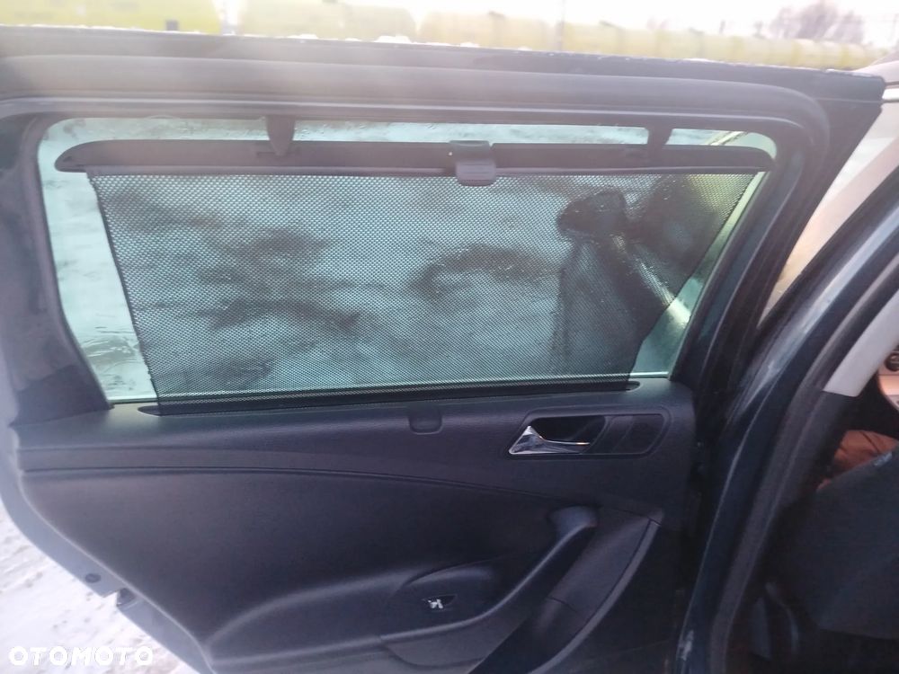 Volkswagen Passat 2.0 TDI DPF Trendline - 24