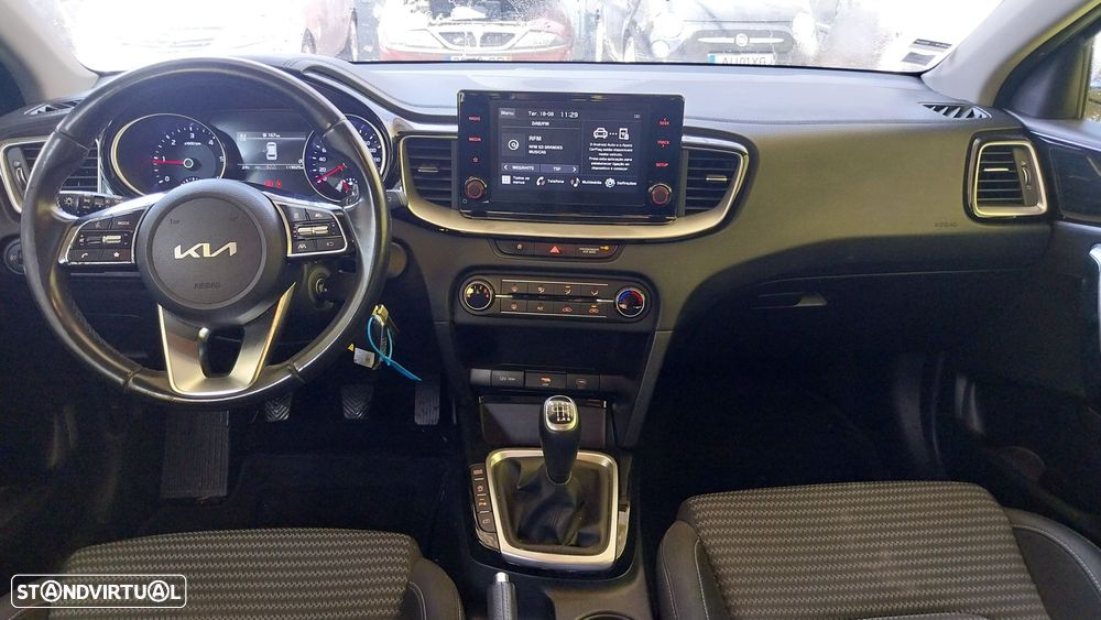 Kia Ceed SW 1.6 CRDi MHEV Dynamic - 16
