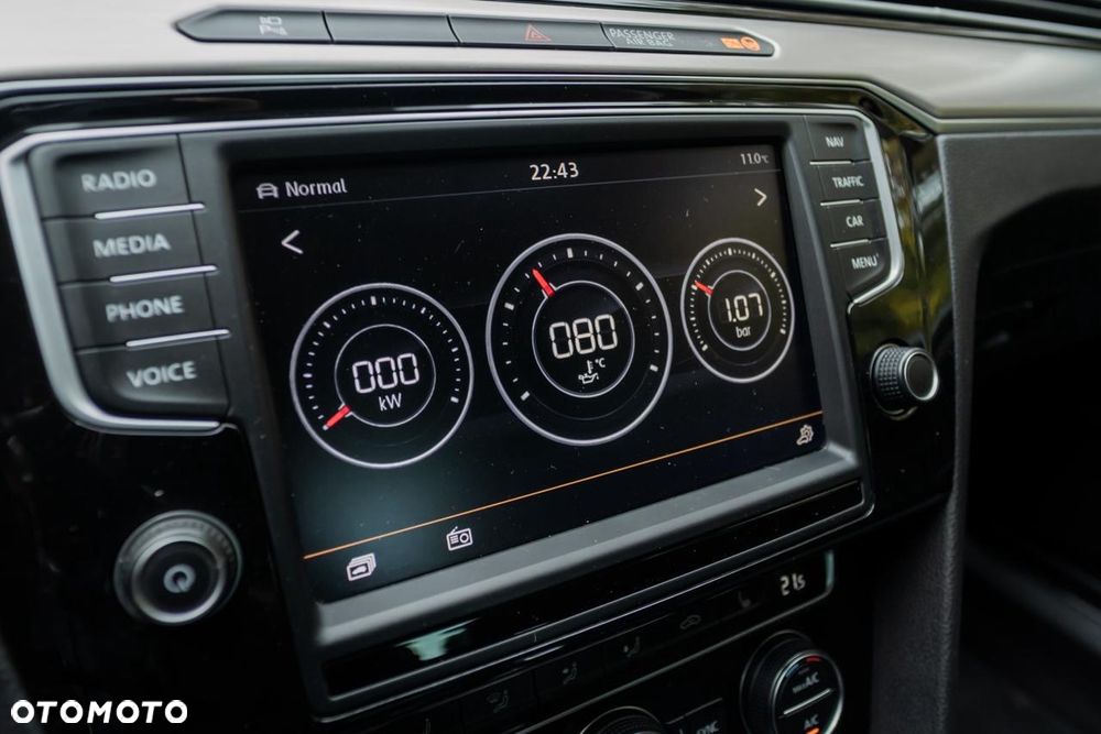 Volkswagen Passat 2.0 TDI Bi-Turbo BMT 4Mot Highline DSG - 29