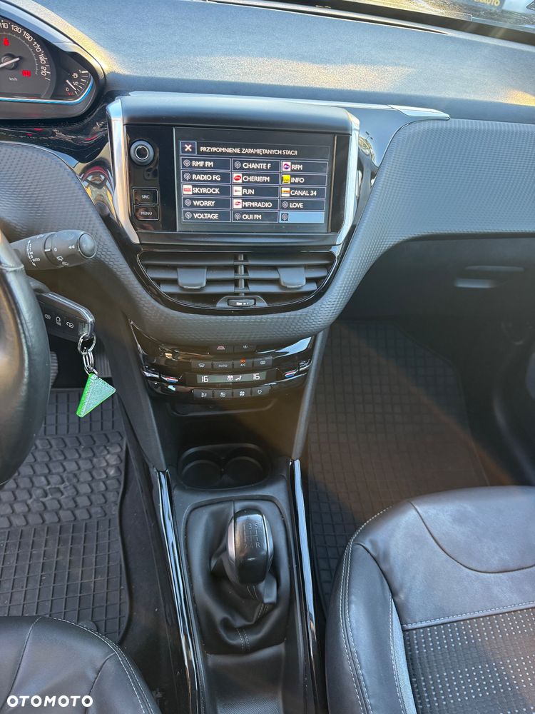 Peugeot 2008 PureTech 110 Style - 22