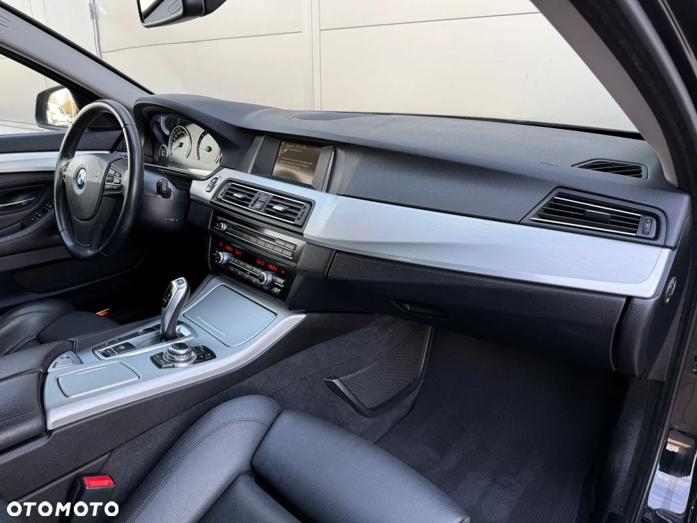 BMW Seria 5 520d xDrive - 31
