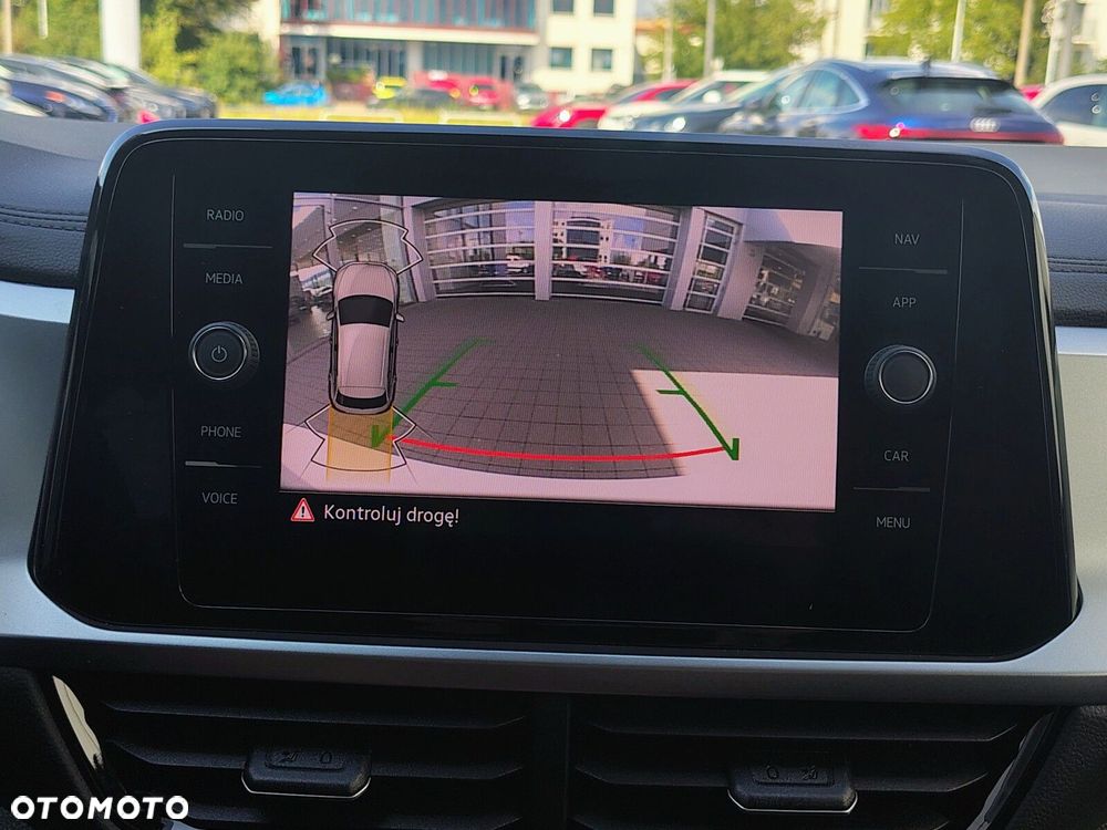 Volkswagen T-Roc - 19