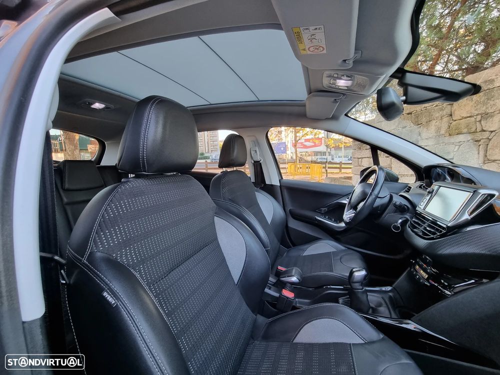 Peugeot 2008 1.2 PureTech Allure - 24