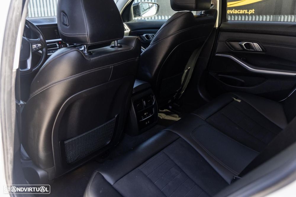 BMW 318 d Line Sport Auto - 42