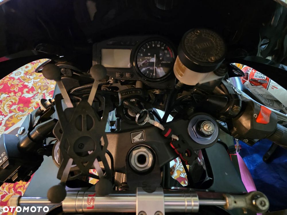 Honda CBR - 9