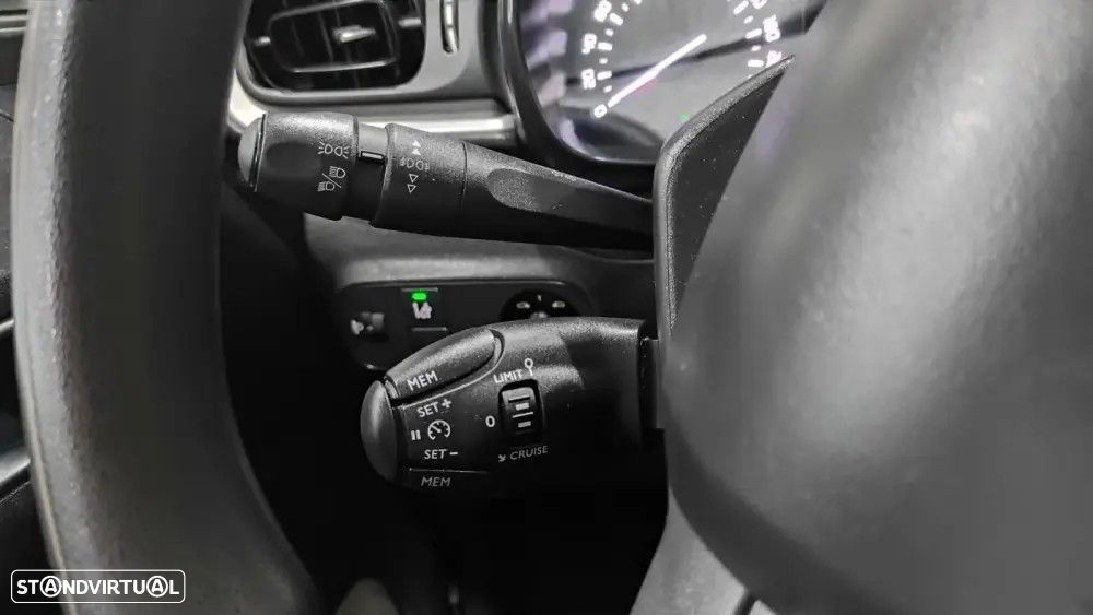 Citroën C3 1.2 PureTech Shine - 33