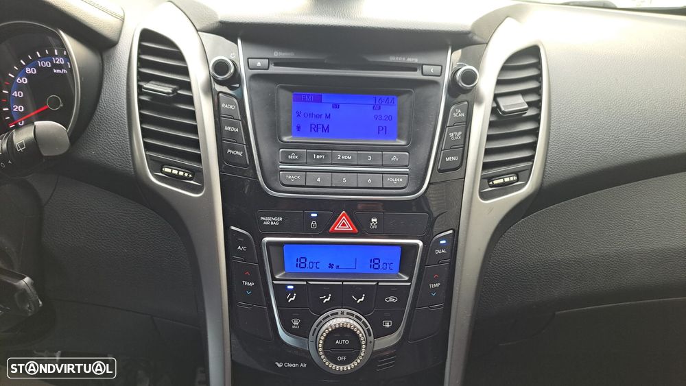 Hyundai i30 SW 1.6 CRDi Style - 38