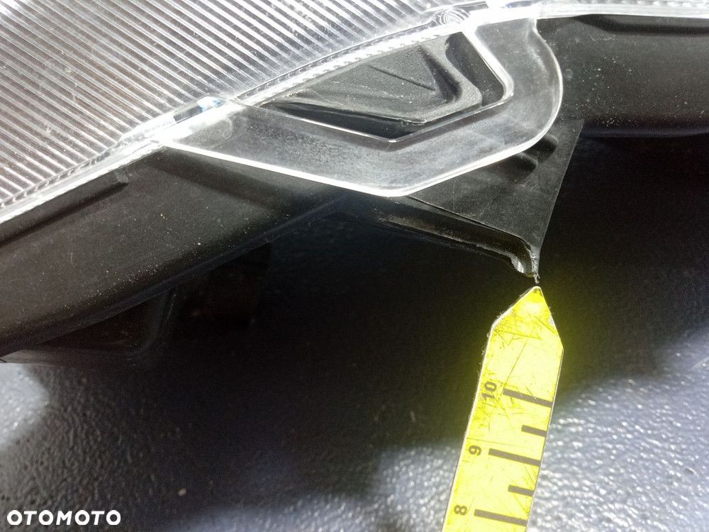 TOYOTA YARIS IV REFLEKTOR PRAWY PRZÓD LAMPA PRZEDNIA EU K0-6 EU - 8