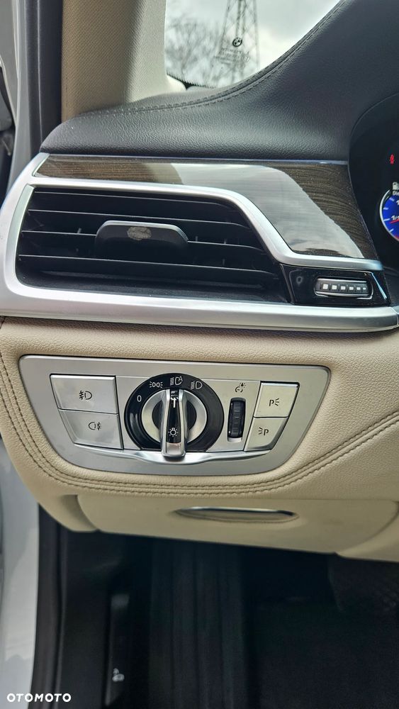 BMW Seria 7 730d - 17