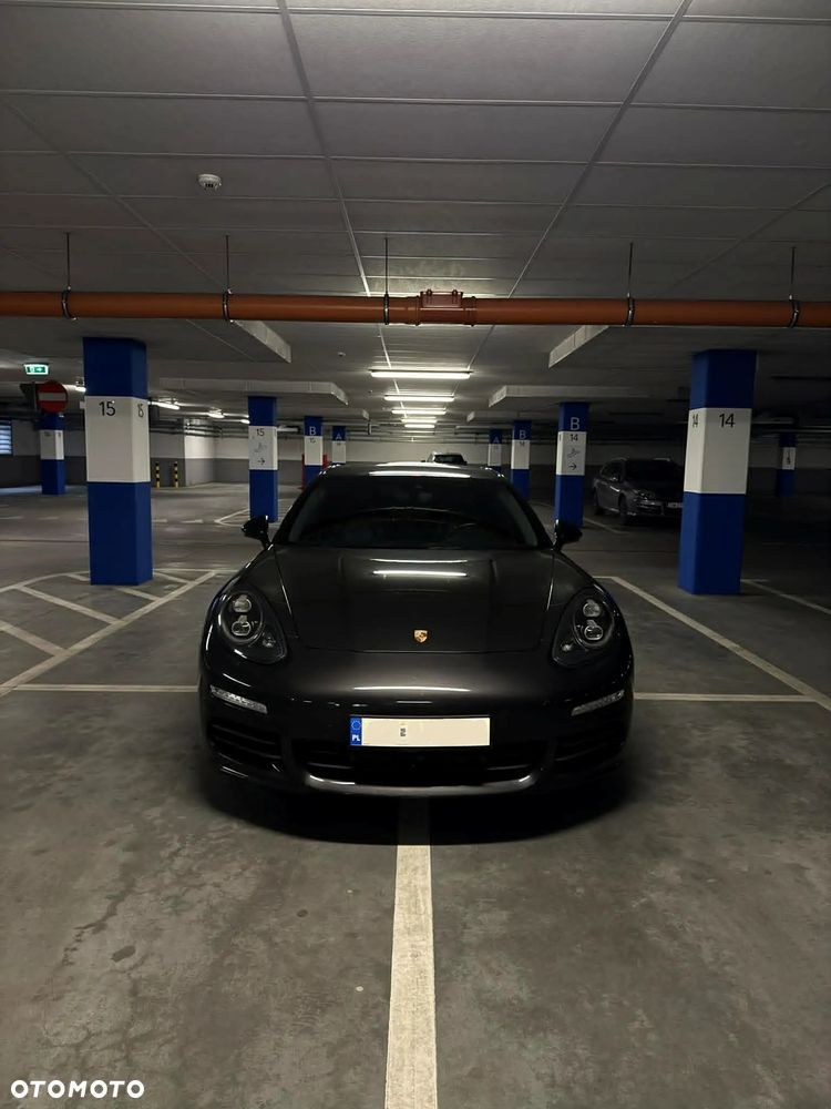 Porsche Panamera - 1