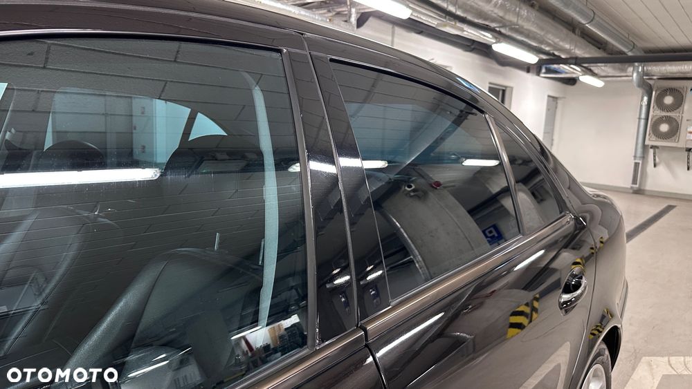 Mercedes-Benz Klasa E 350 4Matic Avantgarde Sport Edition - 13