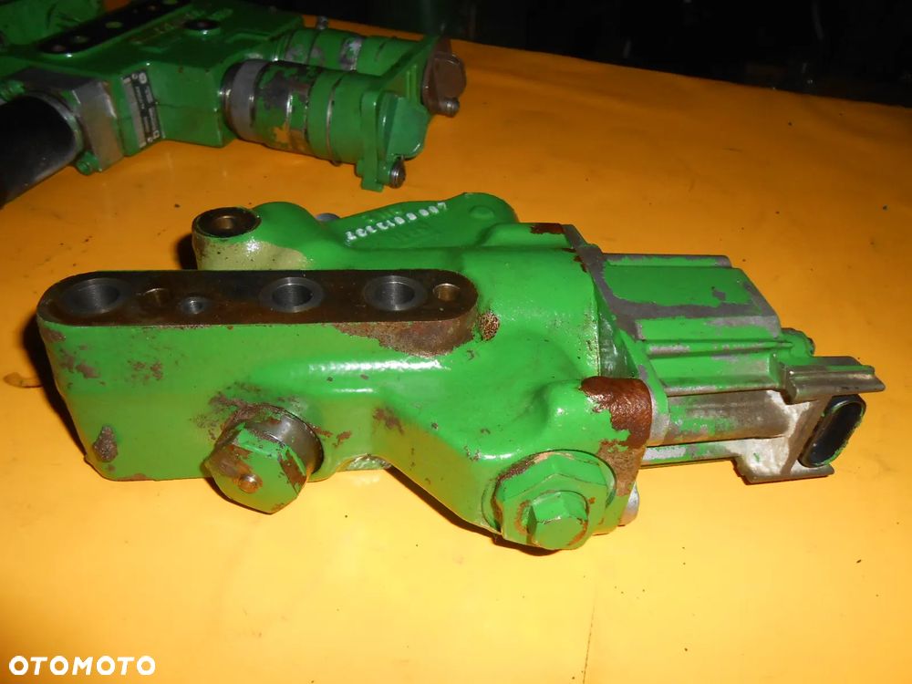 Zawór podnośnika AL232493 John Deere 6930 Premium - 4