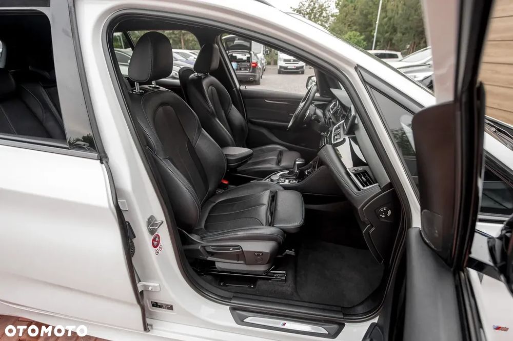 BMW Seria 2 220d Active Tourer xDrive M Sport - 23